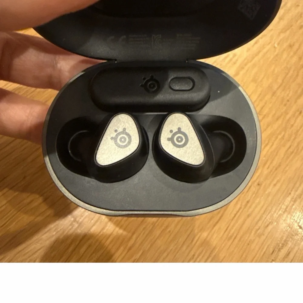 Artis Black Gaming Earbuds playstation 2.4 GHZ Bluetooth Noise Canceling